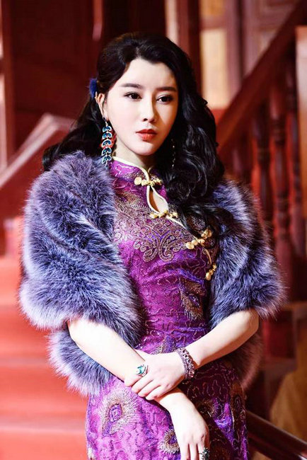 《惊蛰》李肖雅美腿实力抢镜 扮演者侍宣如竟然是她!