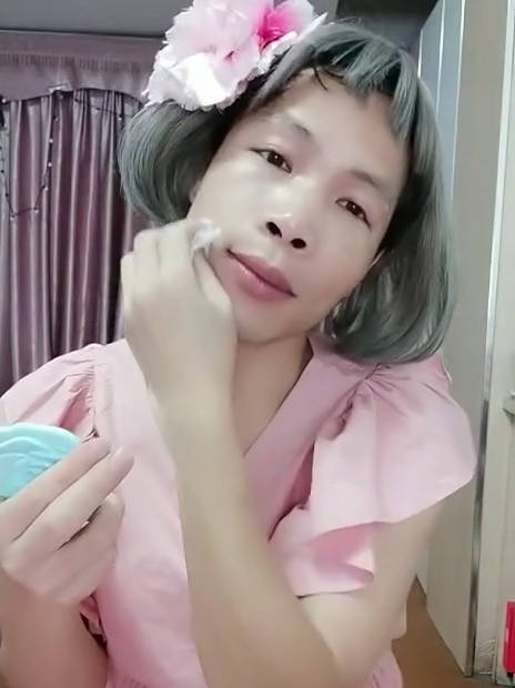 id 贤淑小哥表演完卸妆啦