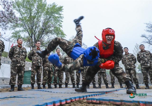 练兵丨直击武警兵哥搏击现场，太震撼了休闲区蓝鸢梦想 - Www.slyday.coM