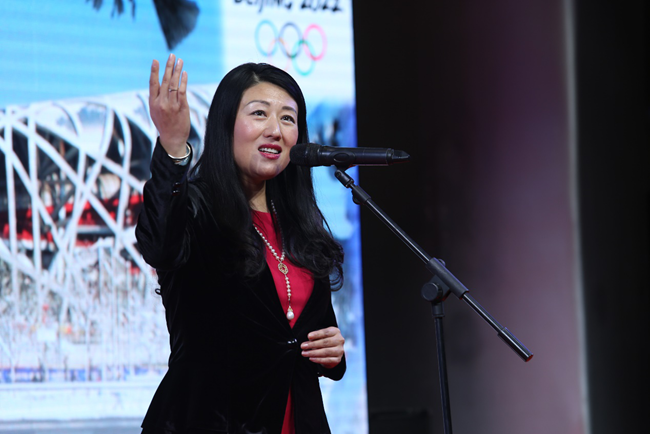 国家体育场鸟巢传媒公司客户总监秦红带来《鸟巢,传奇永不熄》.