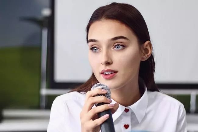 乌克兰模特状告"世界小姐"歧视母亲|巴伯|威尔士_新浪新闻