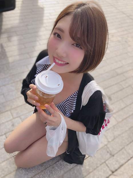 岛国"f杯贫乳"美少女清凉美照 颜值超高,大长腿玩年