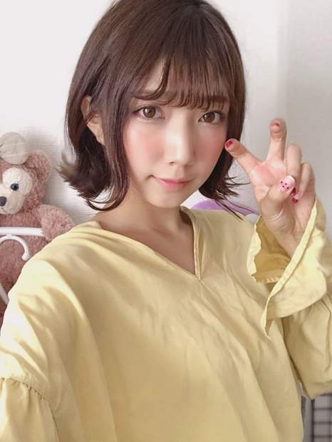 岛国"f杯贫乳"美少女清凉美照 颜值超高,大长腿玩年