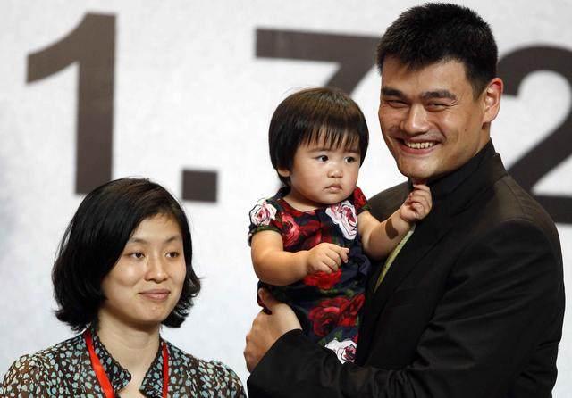 姚明大郅大巴的妻子,再和阿联王仕鹏孙悦的妻子相比,差距太明显
