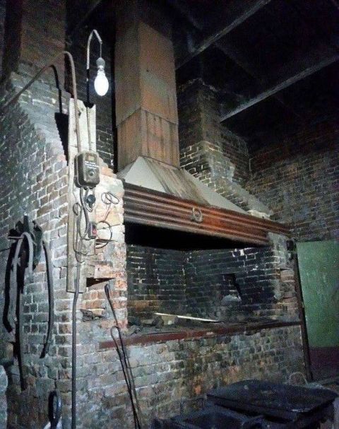 探秘废弃的地下建筑, 奇特建造风格让人心生疑惑