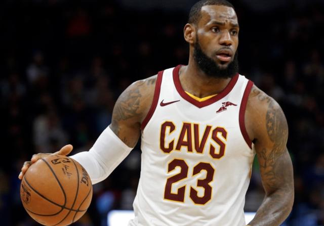 今日骑士球星勒布朗-詹姆斯在接受采访时表示,他会欢迎一位nba女性
