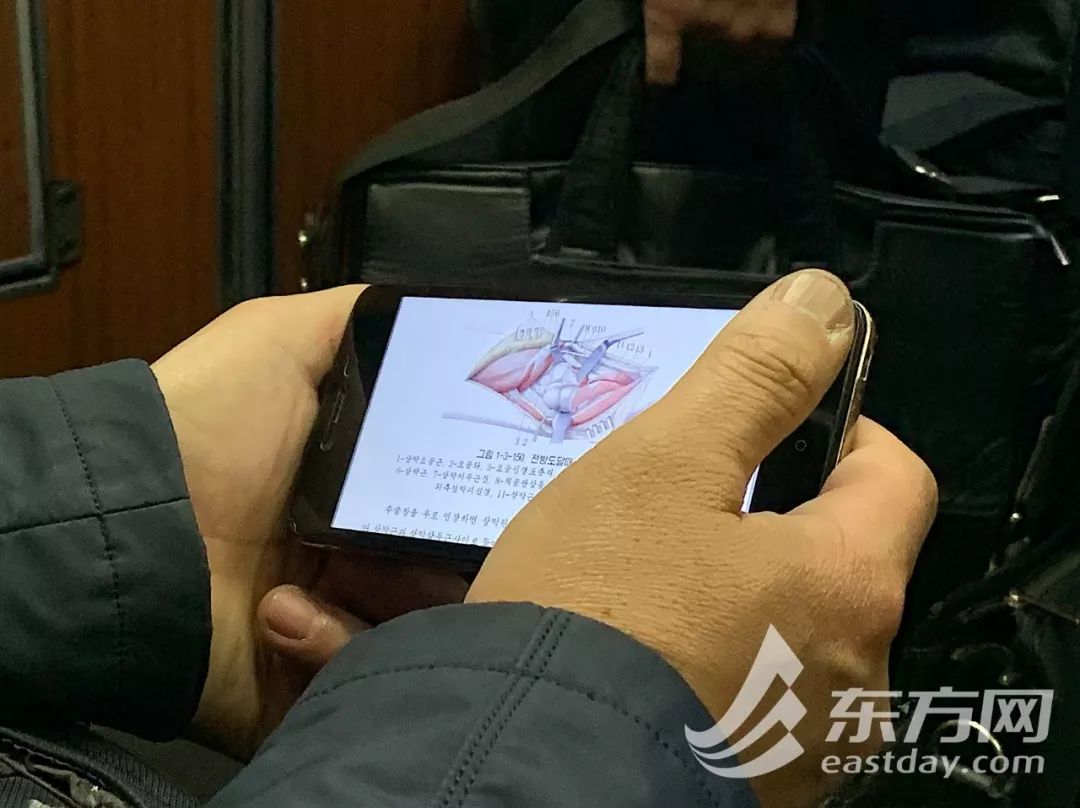 朝鲜小崔:朝鲜人魔幻的一天:地铁上打泡泡龙 全国都是996