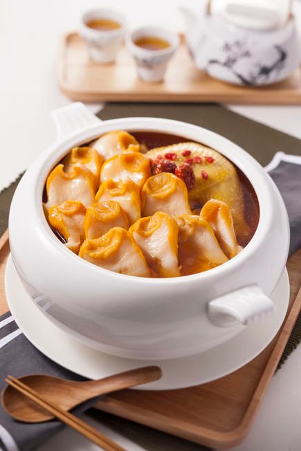 对粤菜之精粹:镬气与鲜味极为注重,故所有小炒菜式均坚持以小平镬烹煮