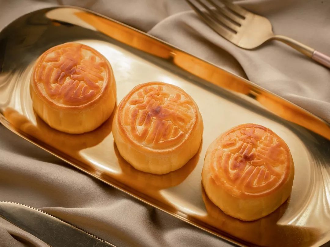 限量预售丨会流心的奶黄月饼在香港每年都被抢断货
