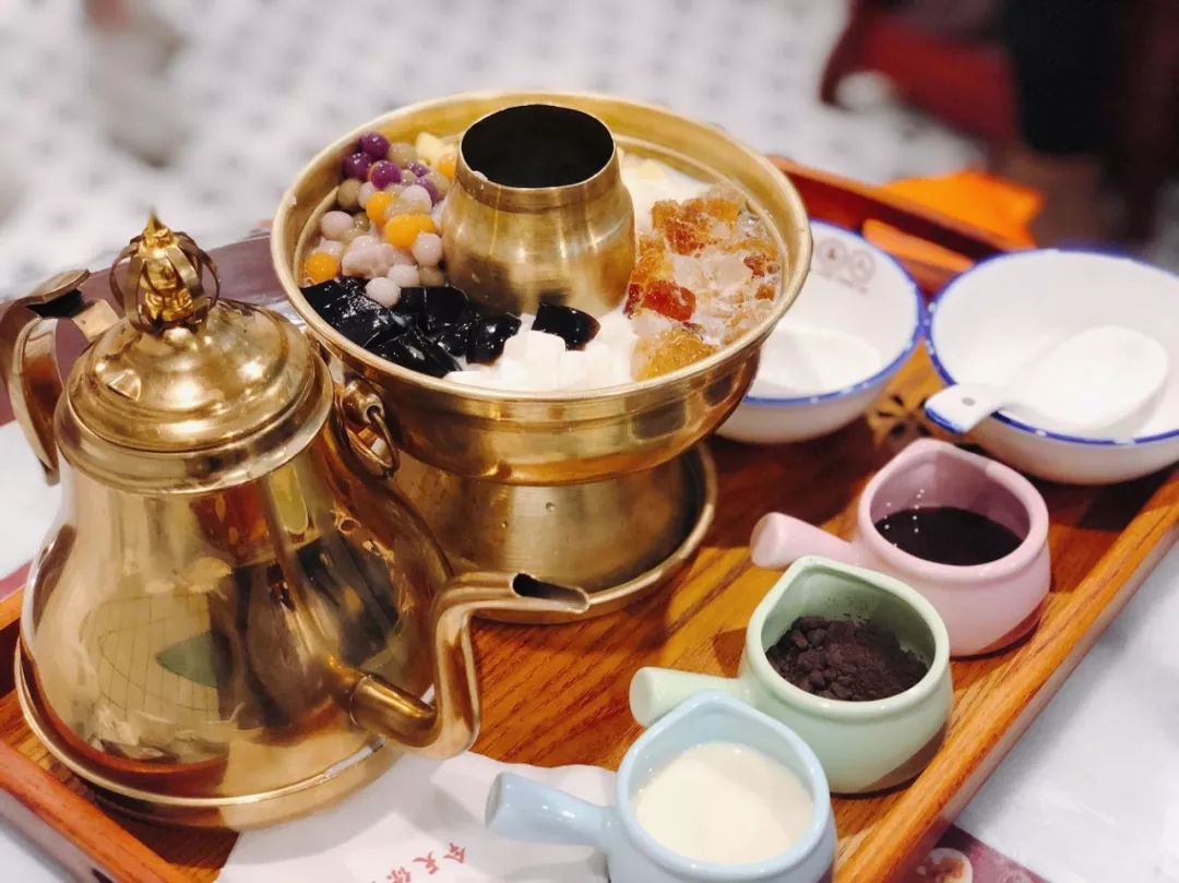 在成都火锅奶茶都组cp,真猛士才敢在奶茶里涮肉找刺激!哔