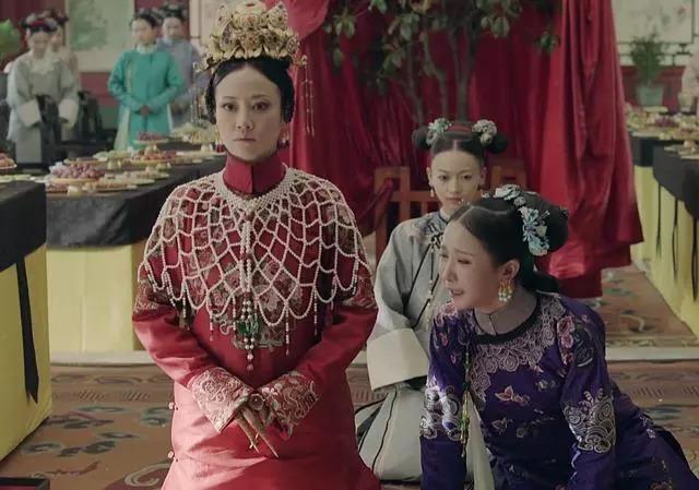 其中这件和猪八戒撞衫的珍珠衫就十分抢镜,且不论这身造型是否雷人