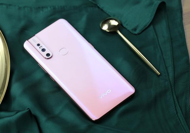 零界全面屏vivo s1上手体验:仅仅是新一代自拍神器那么简单?