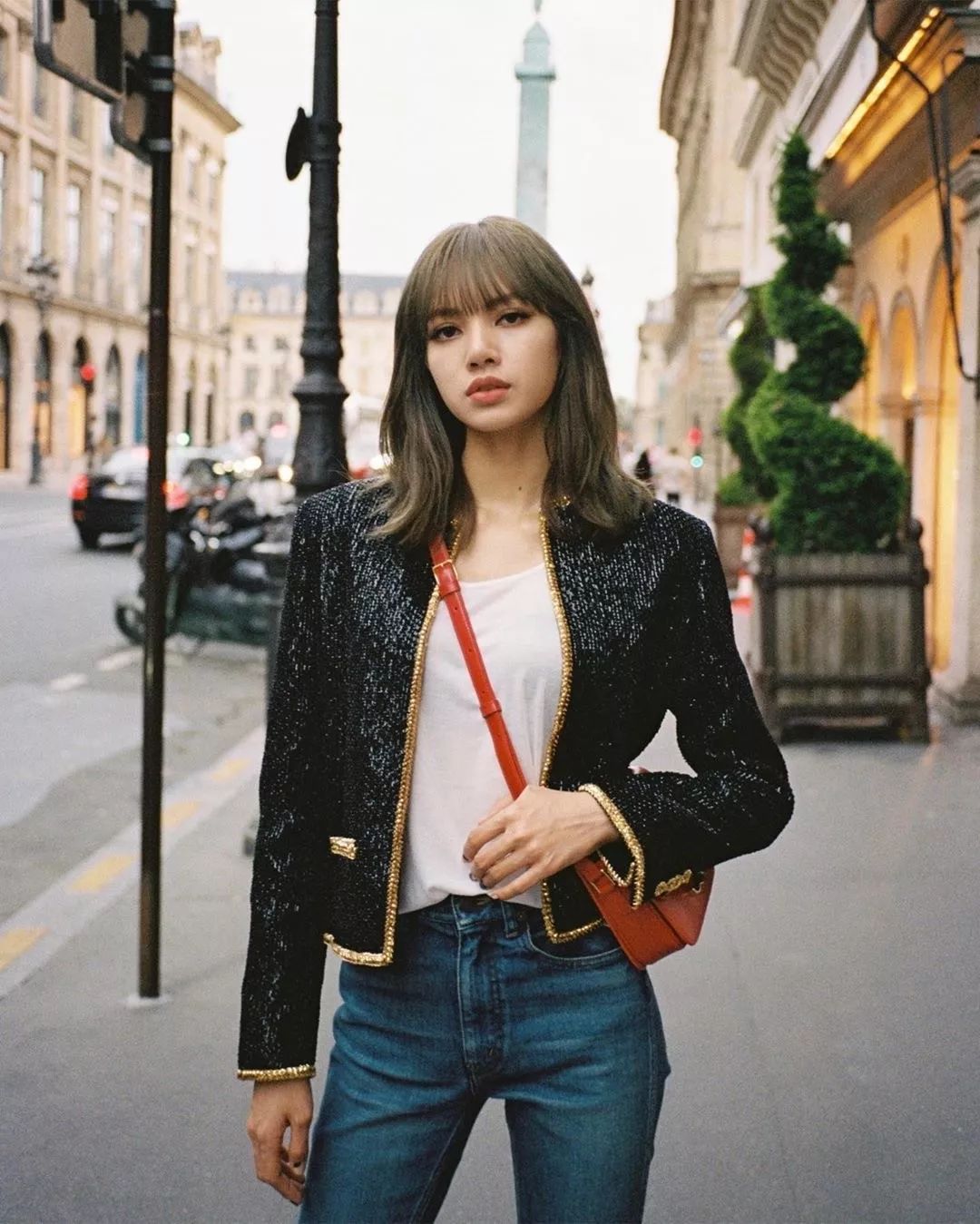 壁纸丨让Lisa教会你假期出行全套拍照Pose!|百科全书|壁纸|全套_新浪新闻