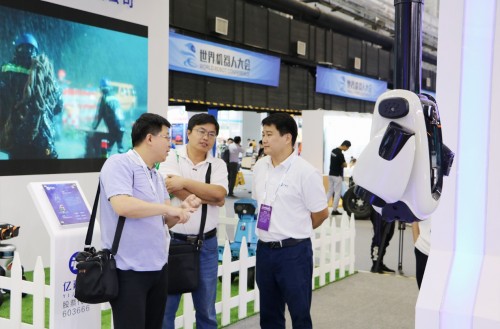 亿嘉和多款机器人盛装亮相2019世界机器人大会