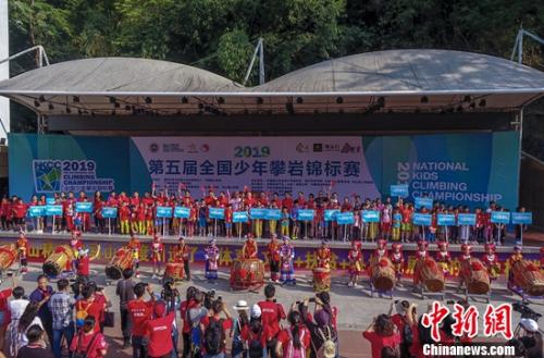 全国少年攀岩锦标赛开赛
