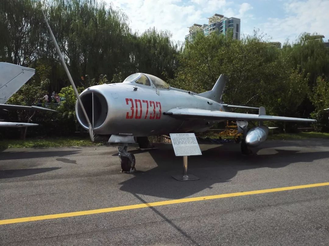 1967年,112厂(今沈飞)为了改进歼-6性能,成立了11名老工人,5名工艺员