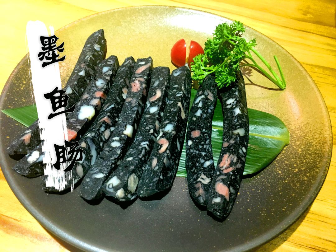 墨鱼肠 18元/份一烤就形成的小卷边儿,好生可爱,别看颜色黑白相间