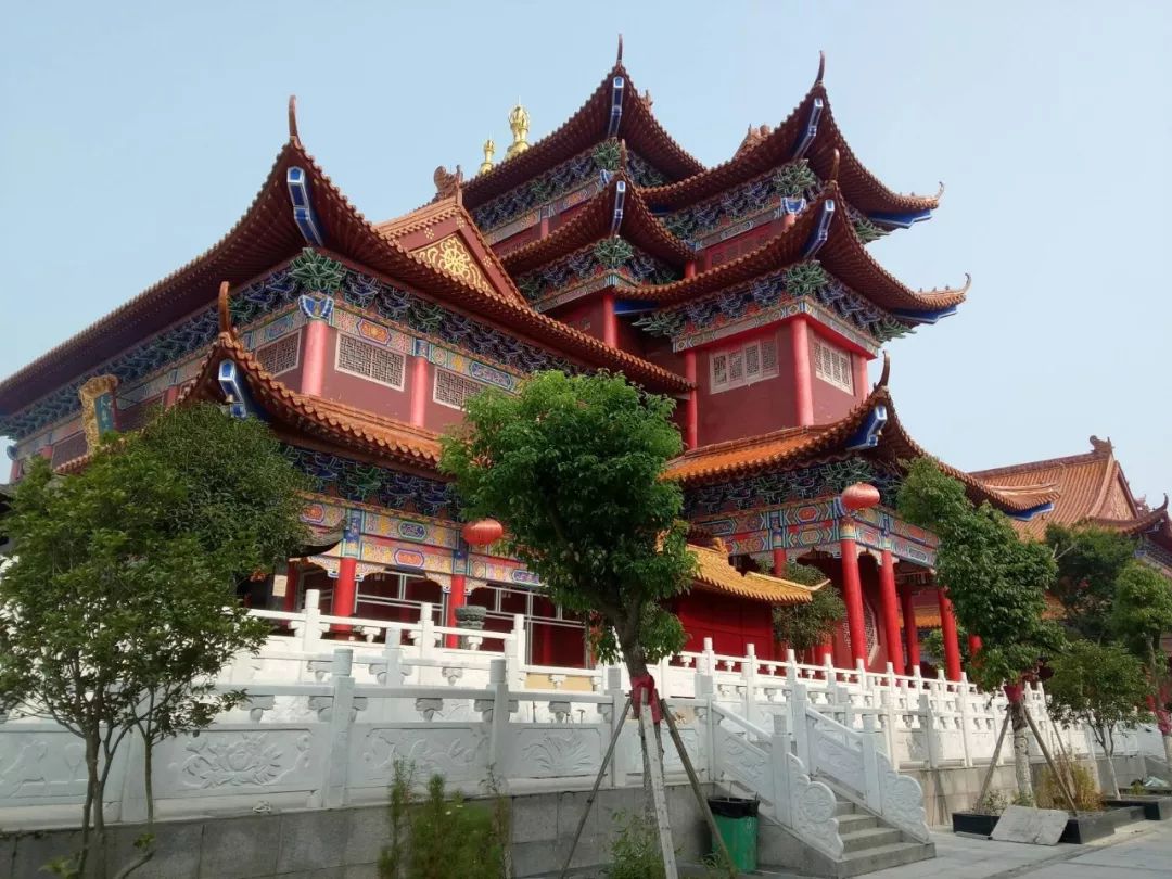 大吉祥寺在等一个人陪我寻遍淮安的花香一花一木一世界一人一生一辈子