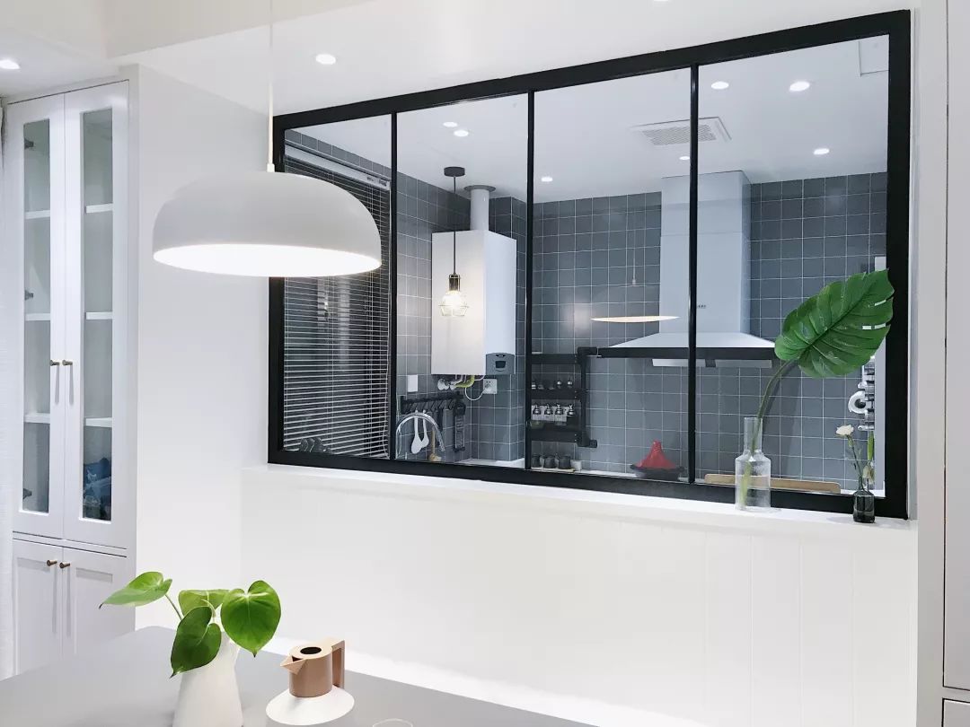 105㎡北欧三房,餐厅与厨房间的室内窗,漂亮!