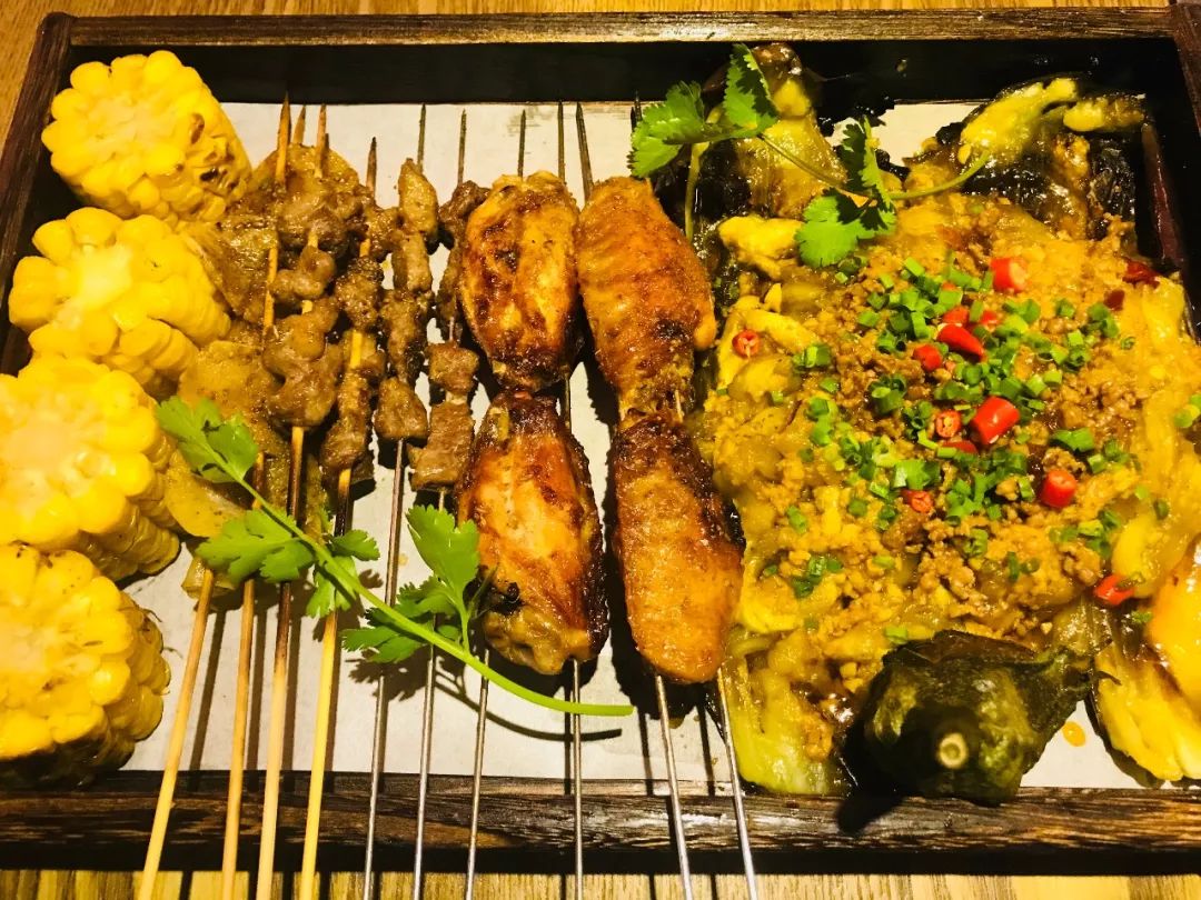 全场龙虾88元/份!搭配王牌烧烤!今晚快去文二路上"包场"看球啊!