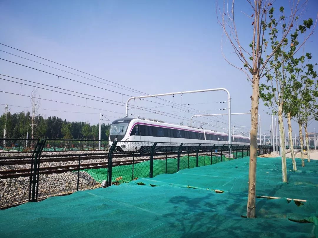 济南地铁r1线首列车正线试跑 2019年元旦通车试运行