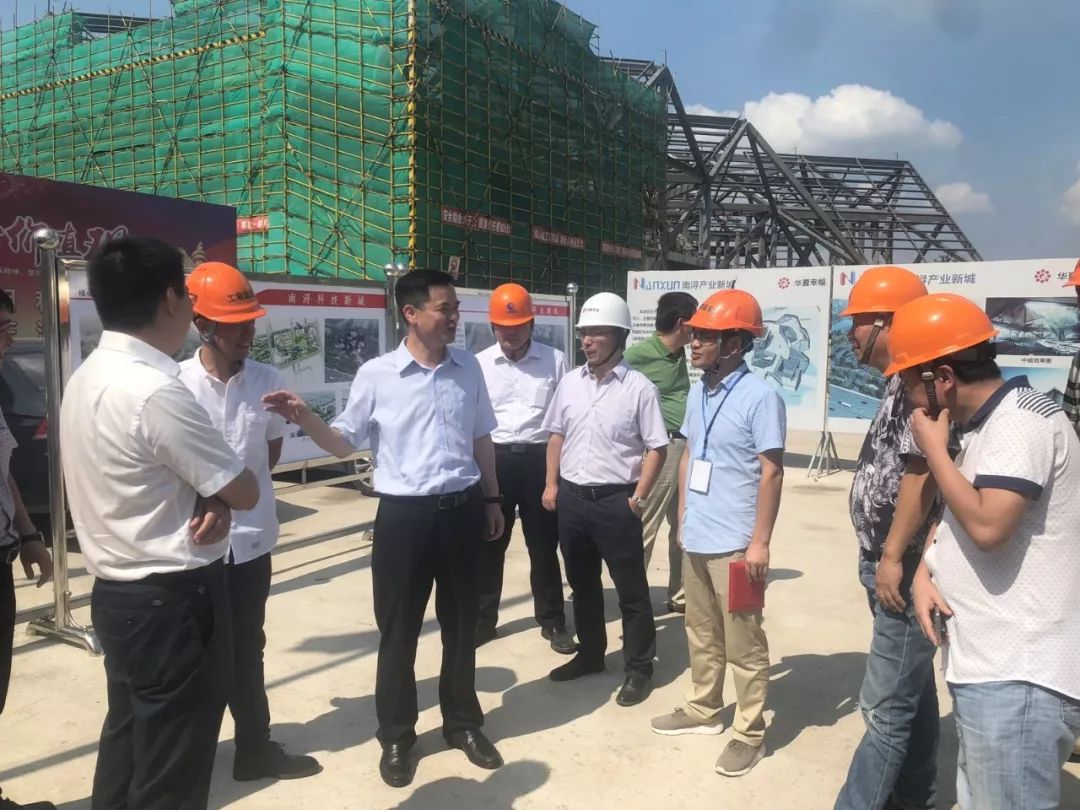 区领导魏海松,沈雪芬,单永杰参加慰问.记者:赵伟阳 陆晓芬 编辑:姚佳