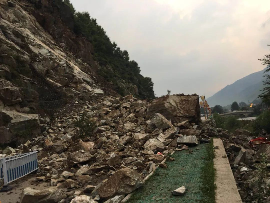 忻州:突发!受强降雨天气影响,五台山景区出现山体滑坡!(视频)