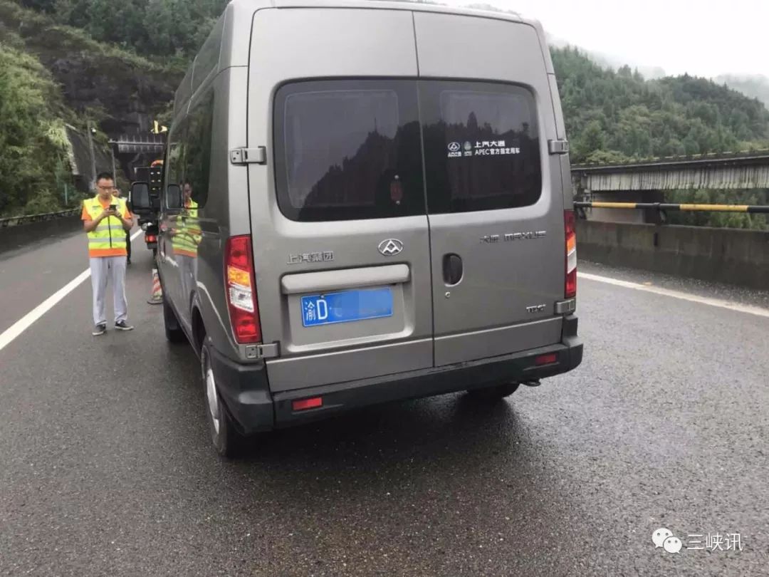 核载6人的客车最多能装好多人?16人!遭起了