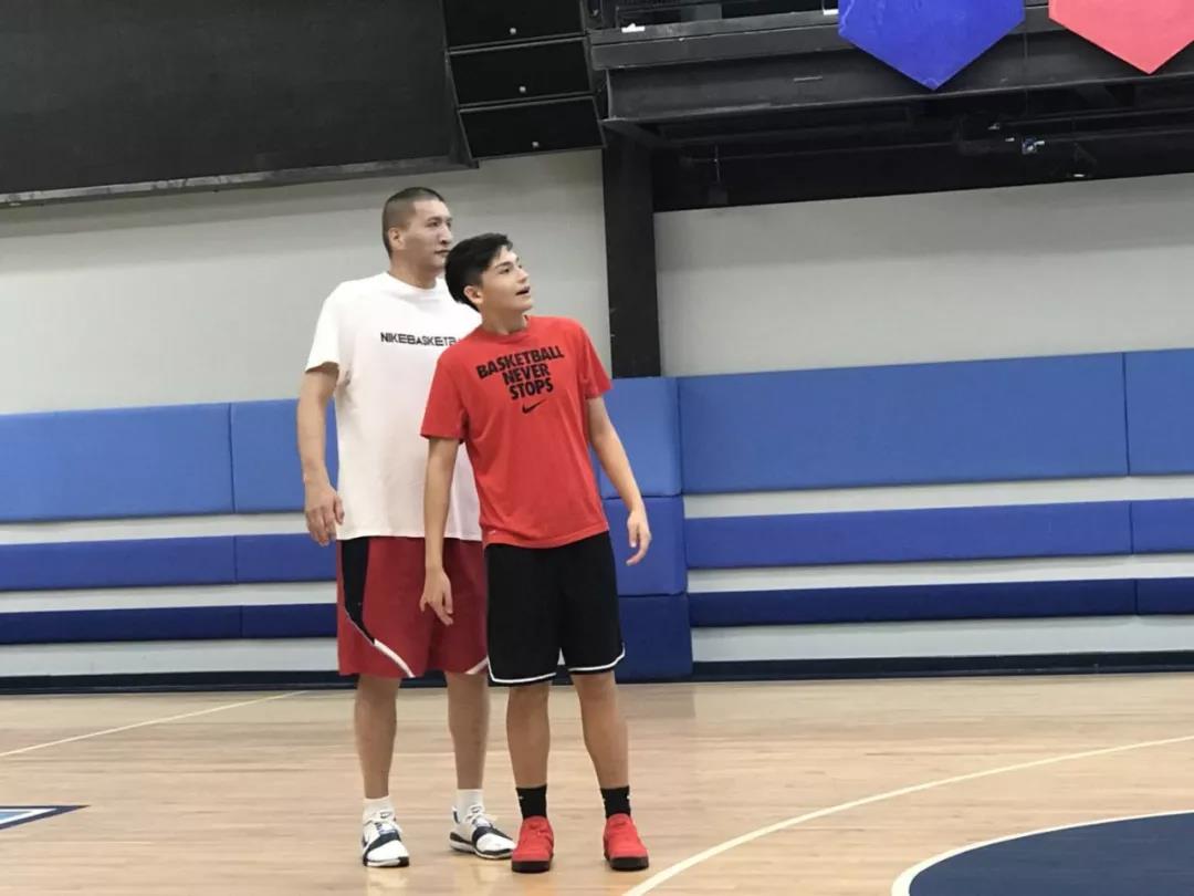 我不是巴特尔的儿子,我是巴恩泽!这个16岁身高1米98的少年突然就火了