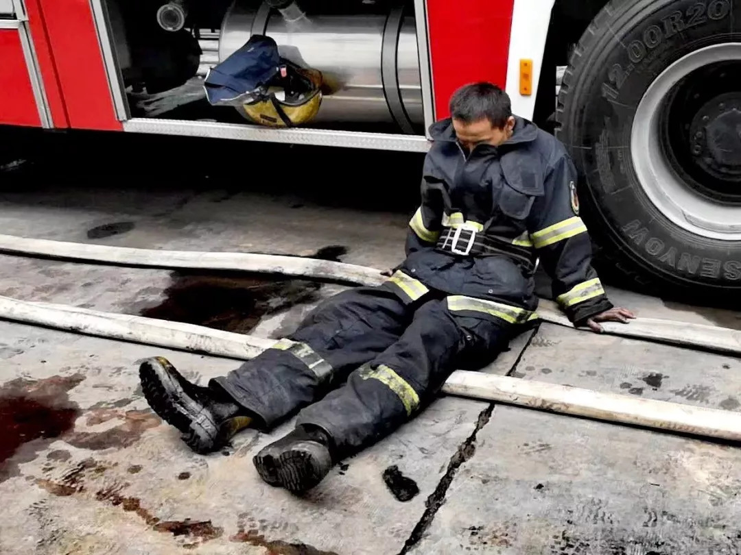 刷爆朋友圈丨宁夏消防战士奋战一线,突然收到宁大女生点的外卖!