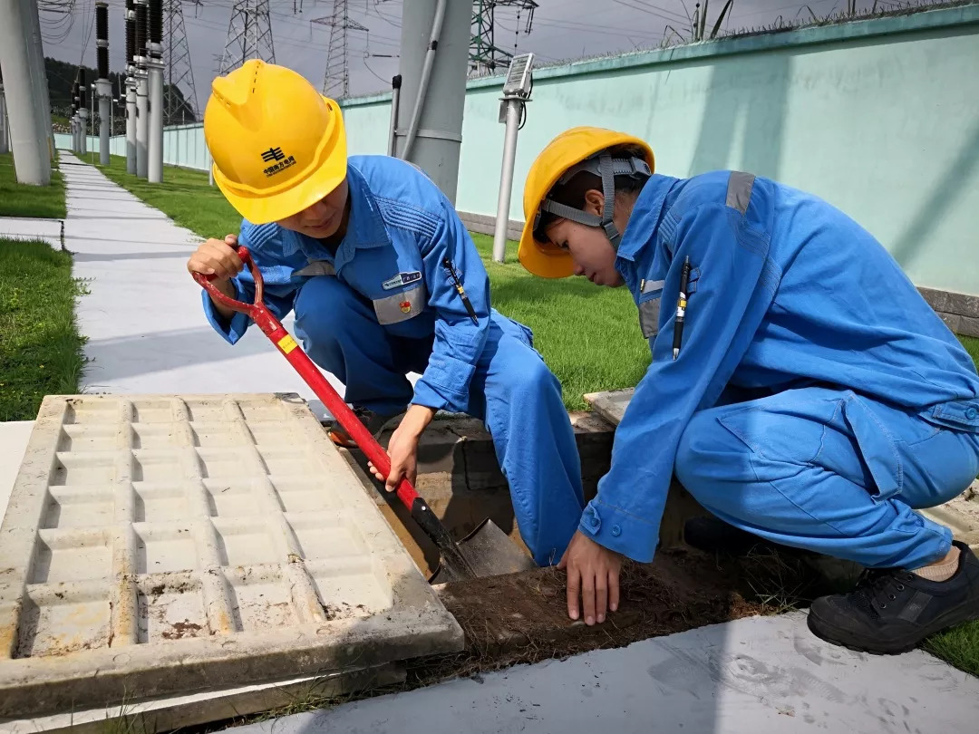 你抗颱風的樣子帥呆了