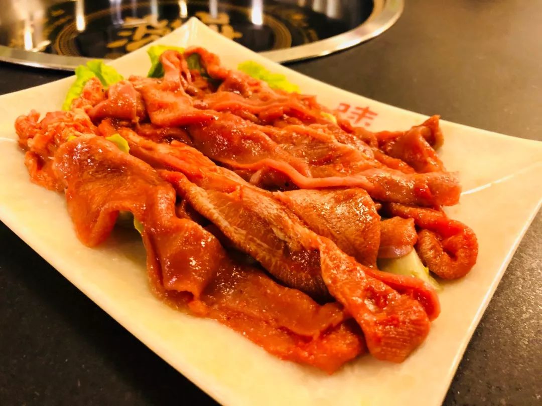 【阳光探店】藏在小路上的一家能让你重新认识重庆火锅的店