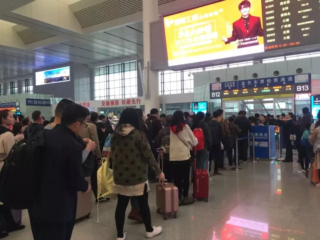 南宁火车站迎来假期客流高峰,最热门旅游目的地是.