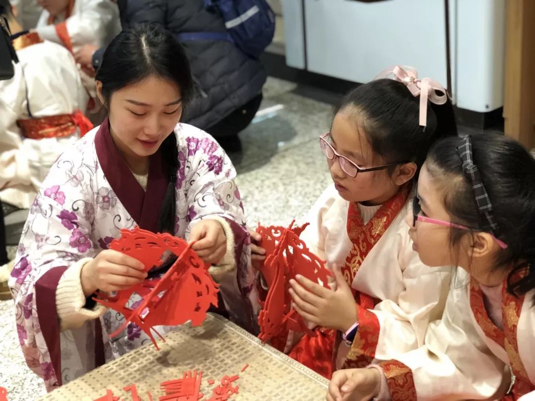 【雏鹰活动回顾】传承优良传统文化学传统手工扎灯笼