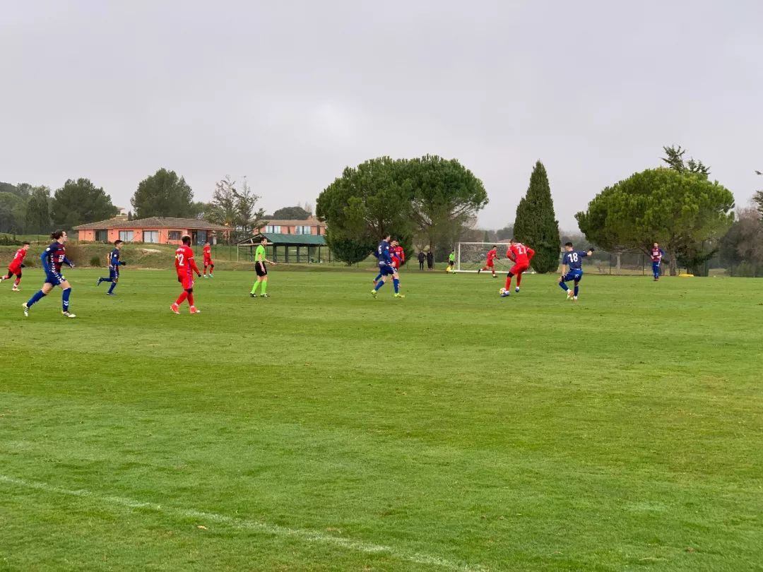 热身赛:大摩托破门,重庆斯威1-0西丙球队