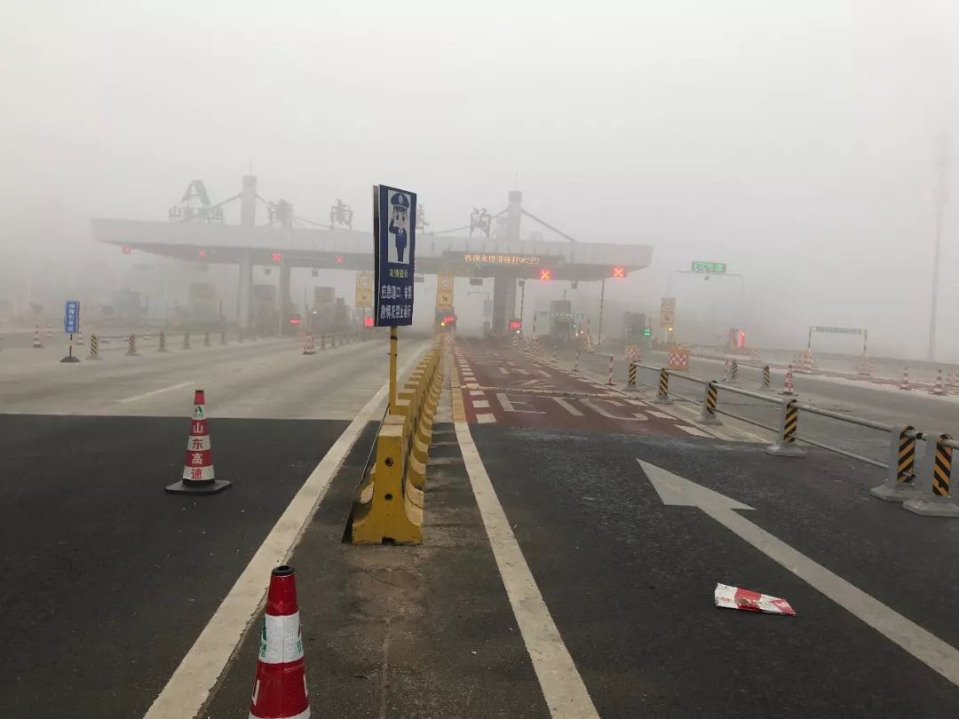 大雾来袭!济南除机场高速外全部封闭!出行一定要注意