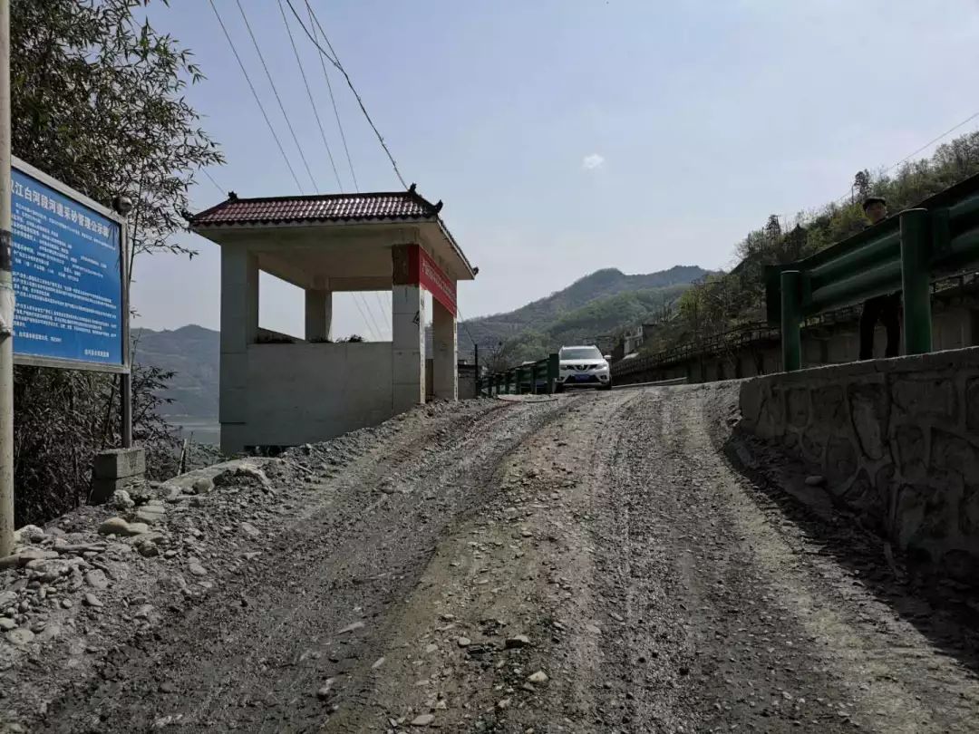 超载!抛洒!316国道安康这个路段降尘治霾形势严峻