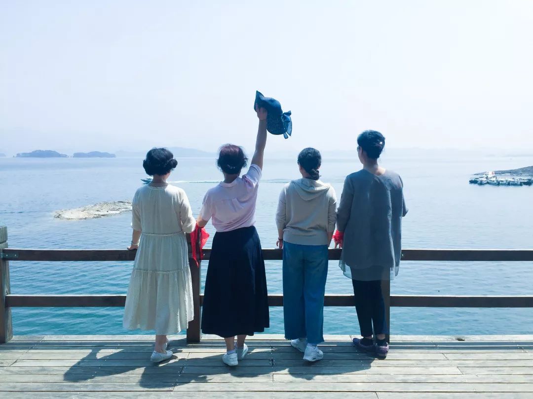 中国大妈旅游拍照标准动作集萃!炫翻天!