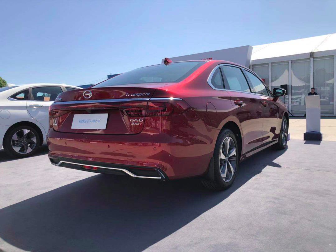 10万起售的它竟有奔驰s级的屏幕!场地试驾新款传祺ga6