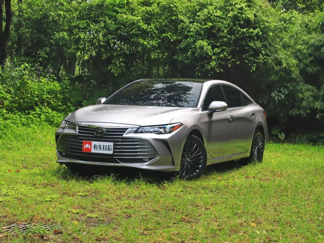 售19.98万起，入门版亚洲龙刚刚上市，搭2.0L发动机！