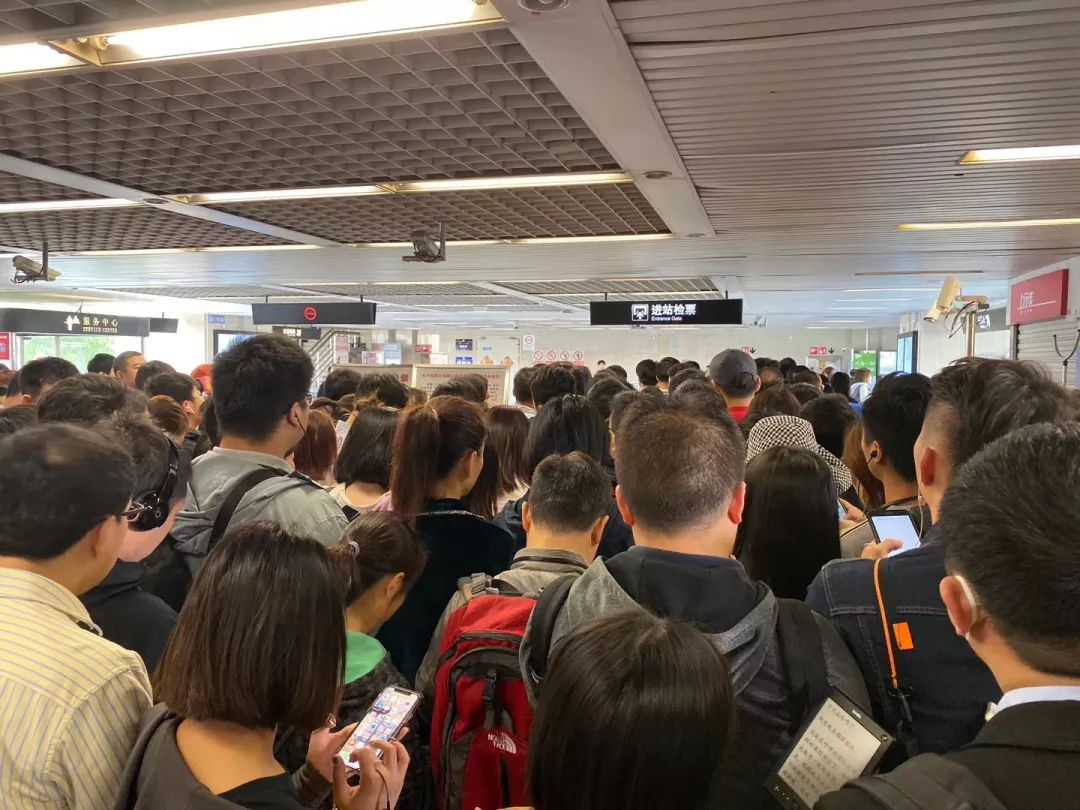 上海地铁一号线早高峰故障网速也不给力网友老铁你是不是最近鸭梨有点