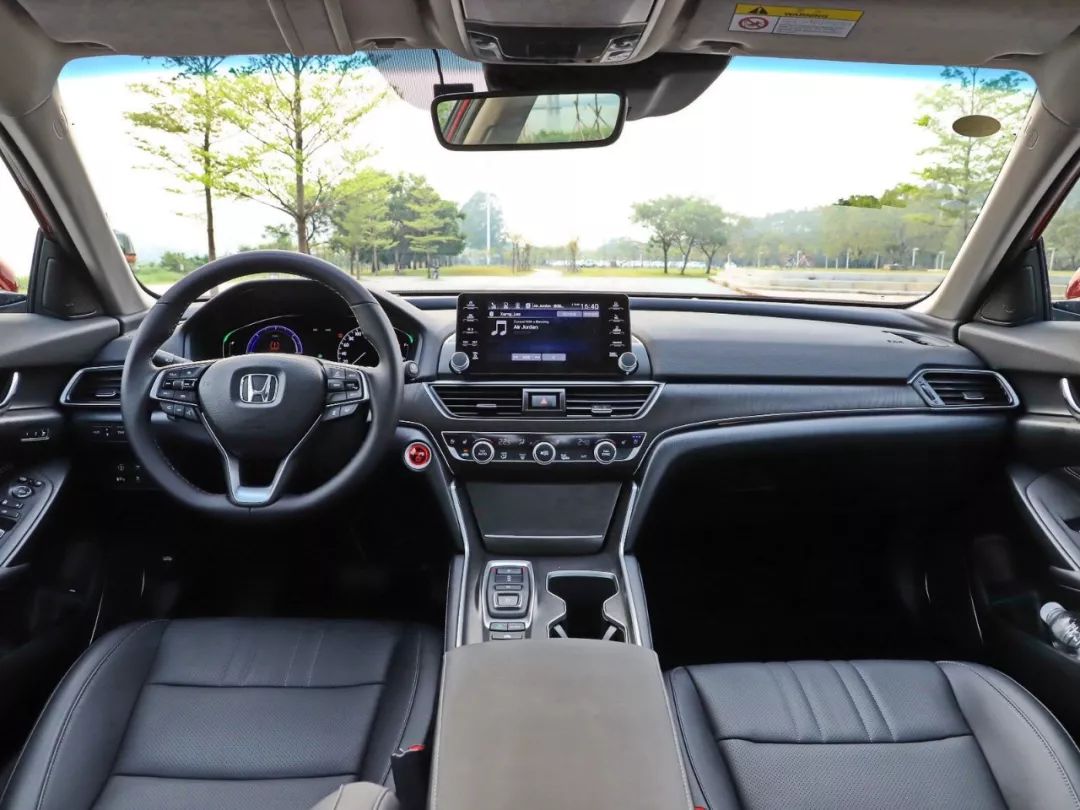 手握20万，亚洲龙PK雅阁，哪款车最适合你？