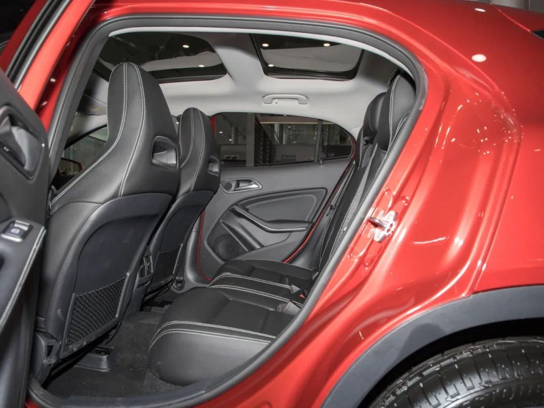 年轻人咬咬牙就买了，这几台20多万的入门豪华SUV实力大揭秘！