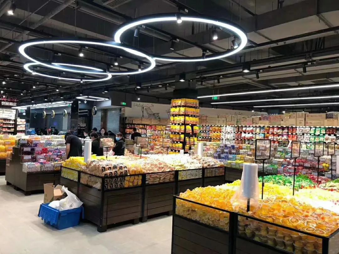 优为照明设计师按照超市照明需求和设计理念,为苏杭时代苏州元联店