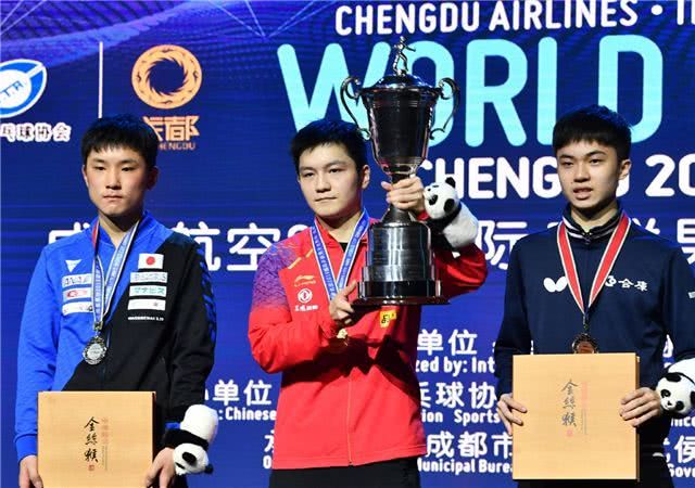 樊振东决赛4-2逆转日本小将张本智和,最终成功卫冕。