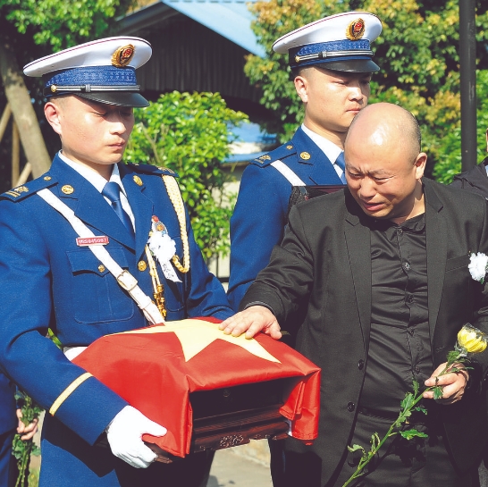 木里森林火灾成都籍烈士骨灰安放仪式昨举行|