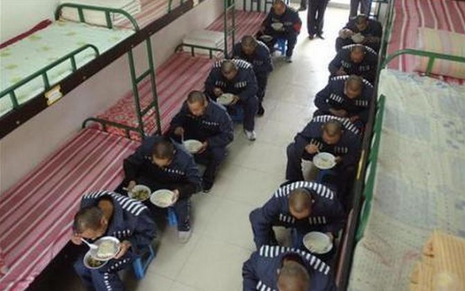桂林一男子捅死人后逃亡15年,竟在这里.被找到