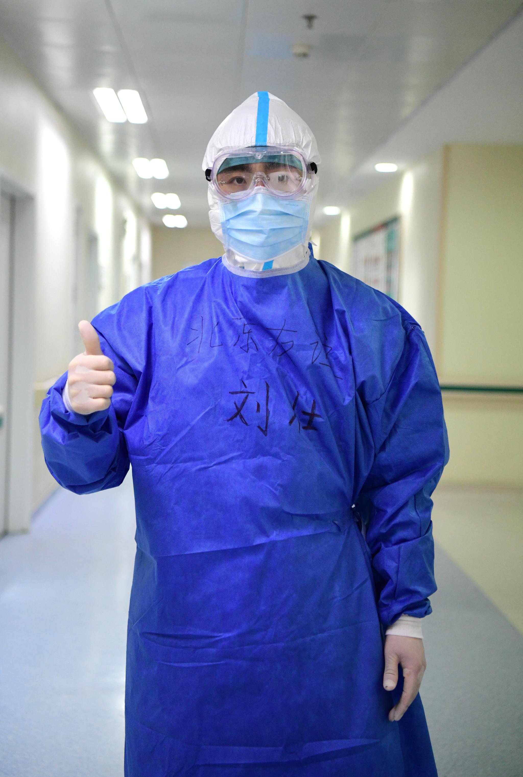 icu医生刘壮:在武汉,挑起一个人的"战时医务处"