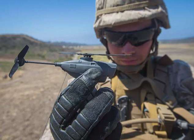 美陆军启用微型侦察无人机黑色大黄蜂