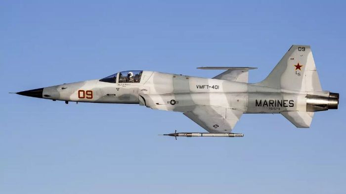 该机主要参考的是冷战中期美国开发的战斗机——f-5"自由战士".